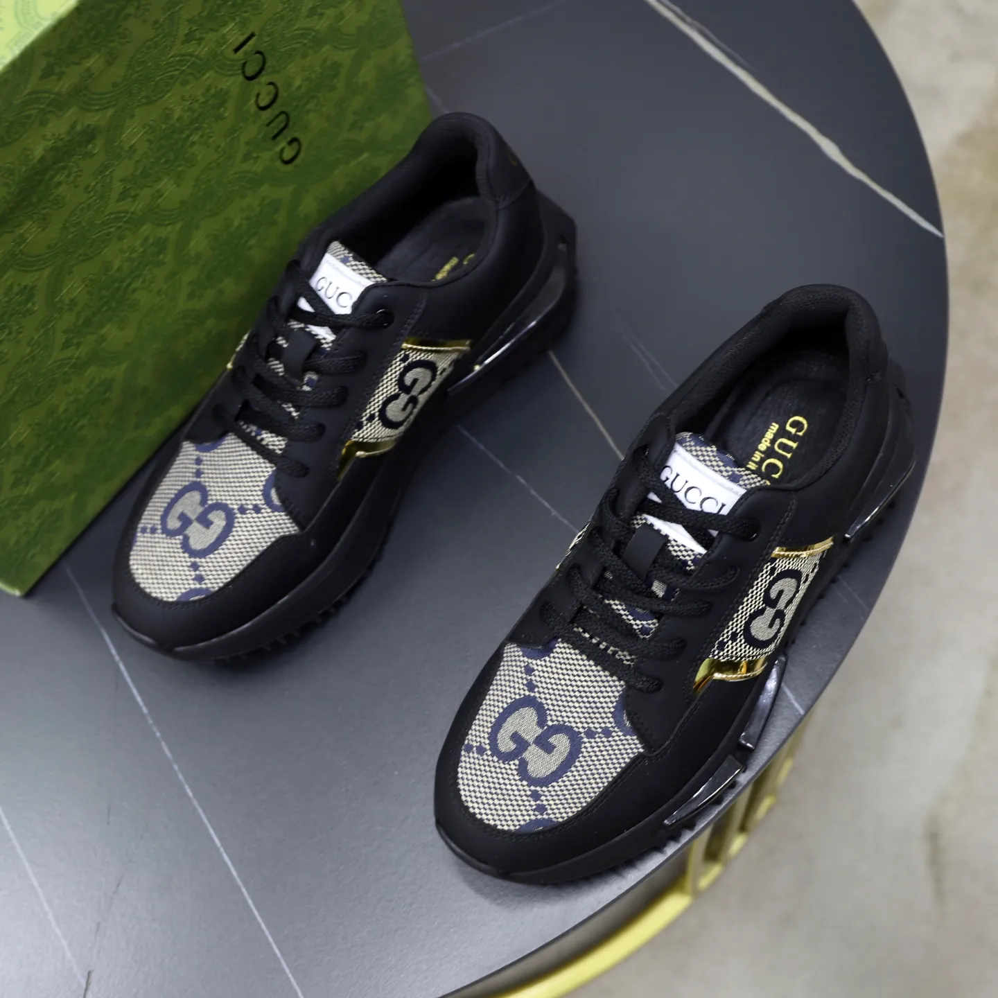 Ex-factory price: 462💰🙅‍♂️🙅‍♂️🙅‍♂️ Brand: GUCCI Standard code: 38-44 (45 customized) Grade: Same as the official website Material: Original material splicing Comfortable and breathable lining Lightweight and wear-resistant sports outsole Style category: Men's fashionable casual shoes Running sneakers Distinguished luxury brand elements Top luxury Color: actual picture color